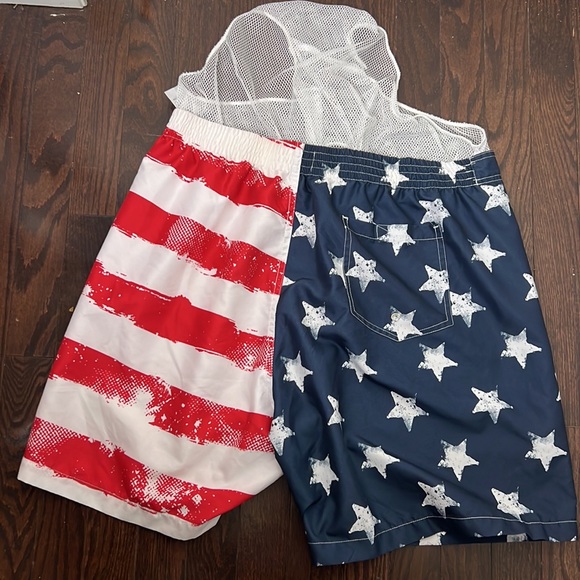 Teal Cove Flag Print Swim Trunks Size XL - Picture 5 of 6